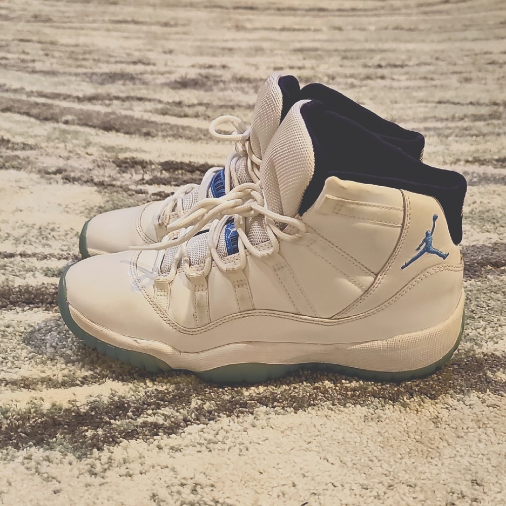 Air JORDAN 11 s LEGEND BLUE (2014) 6.5Y Mens/ 8 US Womens Equivalent